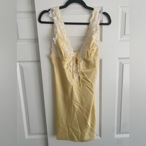 LIGHT YELLOW STRETCH SATIN DRESS WITH LACE DETAIL// never worn!